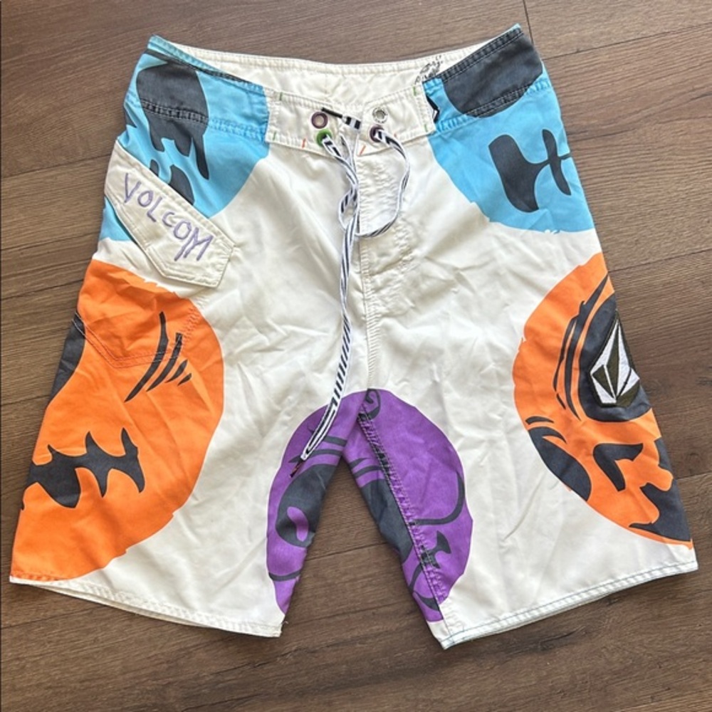 Volcom Vintage White Swim Board Shorts with Orange, Blue & Purple  ! Size 27